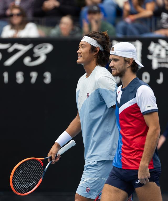 张奔斗：男子网坛后浪浪浪不绝 三小将齐闯16强