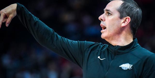 开云平台-詹姆斯复出湖人仍难破局 沃格尔的帅位保得住吗？