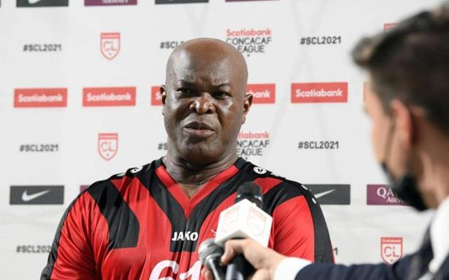 kaiyun-六旬副总统亲下场踢球什么后果？两队都被罚出局！