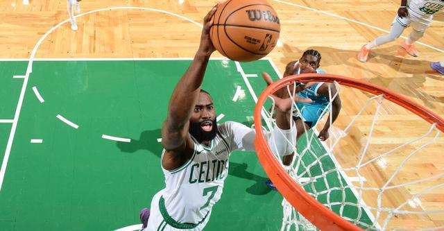 开云下载-双探花合砍58分鲍尔36+5+6 绿军力克黄蜂